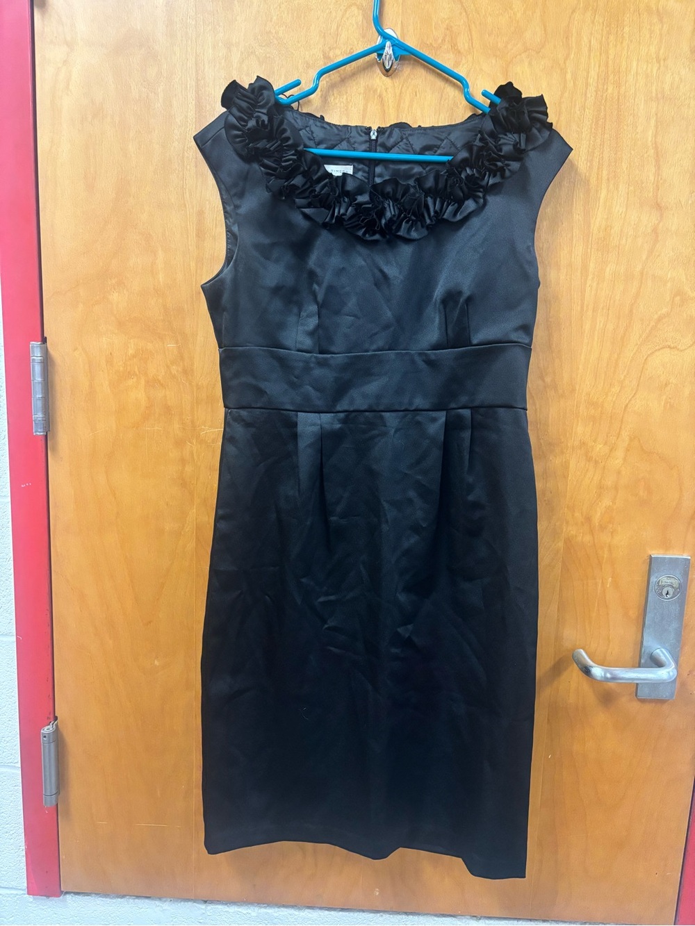 London Times Black Sleeveless Sheath Dress with Ruffle Collar